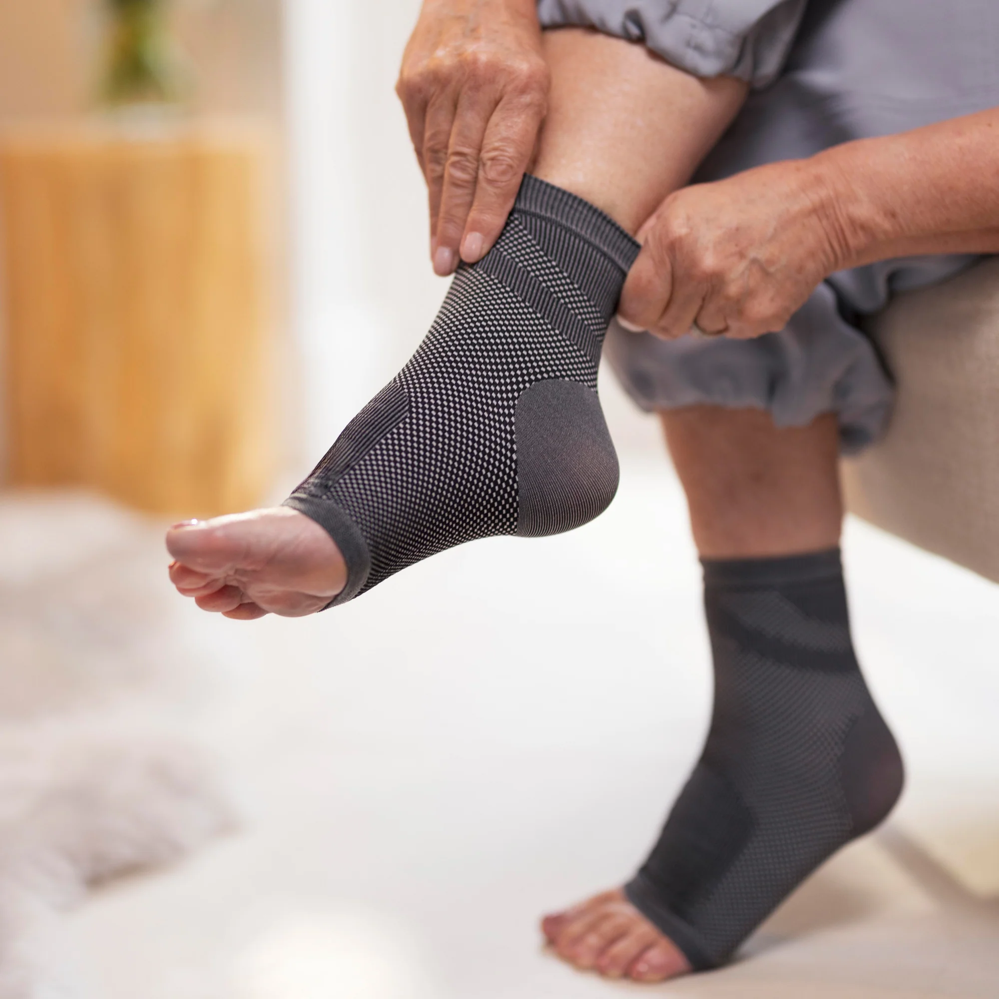 1 Pair Plantar Fasciitis Compression Socks/Sleeves - Image 3